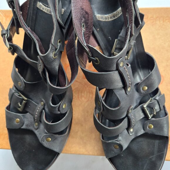 Women's Bernardo Black Leather Sandals  Size 9 1/2 Medium - Picture 1 of 11